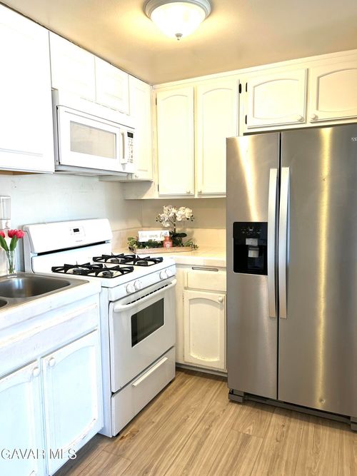 apt-12-38710 10th St E, Palmdale, CA, 93550-3876 | Card Image