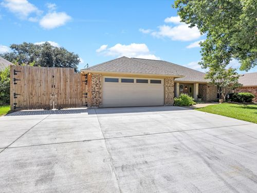 6413 Blake Ct, North Richland Hills, TX, 76182-4246 | Card Image