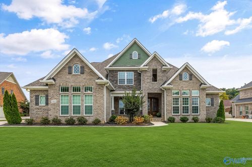 202 Hawks Crest Dr Nw, Madison, AL, 35757-7104 | Card Image