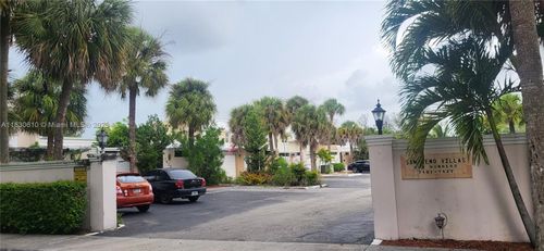7423 Big Cypress Dr, Miami Lakes, FL, 33014-2506 | Card Image