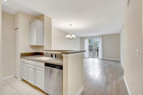 203-780 S Sapodilla Ave, West Palm Beach, FL, 33401-4161 | Card Image