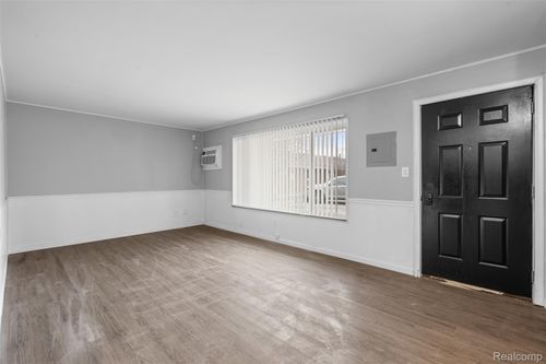 4401 Crooks Rd, Royal Oak, MI, 48073-1754 | Card Image