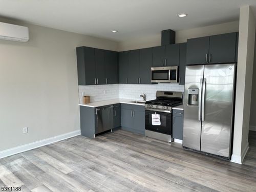 4c-60 Woodside Pl, Newark, NJ, 07104-2817 | Card Image