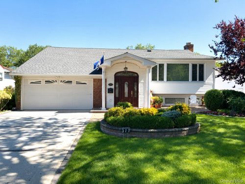 377 Old Courthouse Rd, New Hyde Park, NY, 11040-1132 | Card Image