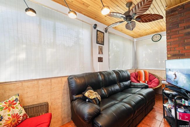 48 Davis St, House other with 3 bedrooms, 2 bathrooms and null parking in Freeport NY | Image 6