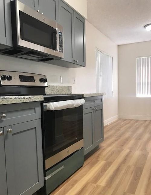 414-9999 Summerbreeze Dr, Sunrise, FL, 33322-5818 | Card Image
