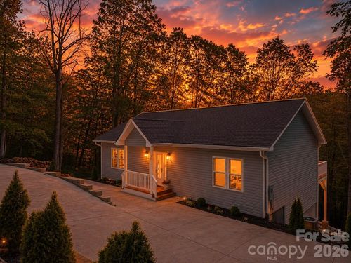 88 Foxwood Dr, Franklin, NC, 28734 | Card Image