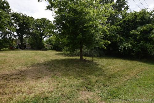 218 E Elm St, Stilwell, OK, 74960-4418 | Card Image