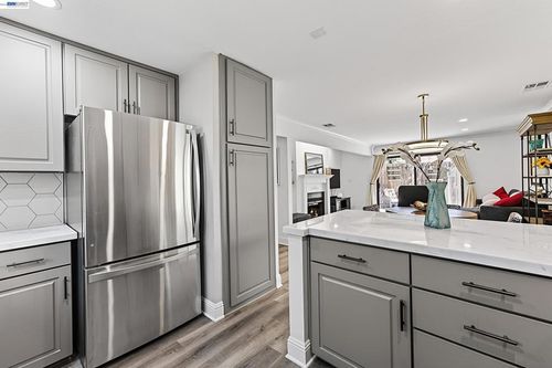 73 Mozden Ln, Pleasant Hill, CA, 94523-4902 | Card Image