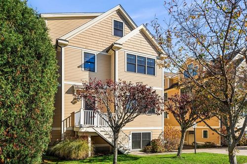 28 Meadowbrook, Brookline, MA, 02467 | Card Image