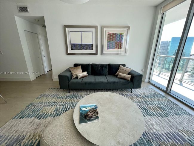 3716-N - 1111 Sw 1 St Ave, Condo with 2 bedrooms, 2 bathrooms and null parking in Miami FL | Image 5