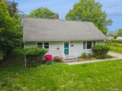 111 Miller Road, Southampton, NY, 11968 | Card Image