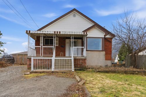 880 Lawrence Rd, Hamilton, ON, L8K2A3 | Card Image
