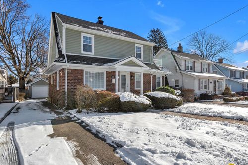 246 Wellington Rd, Mineola, NY, 11501-2418 | Card Image