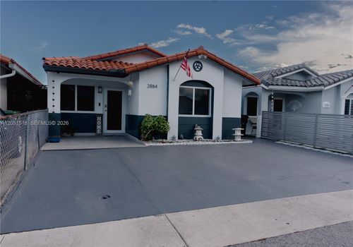 2884 W 75th St, Hialeah, FL, 33018-5323 | Card Image