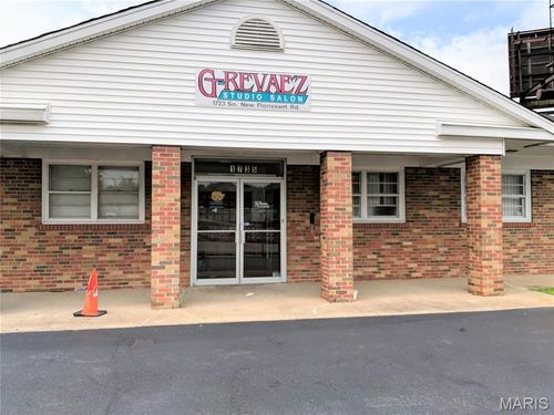 1735 S New Florissant Rd, Florissant, MO, 63031-8300 | Card Image
