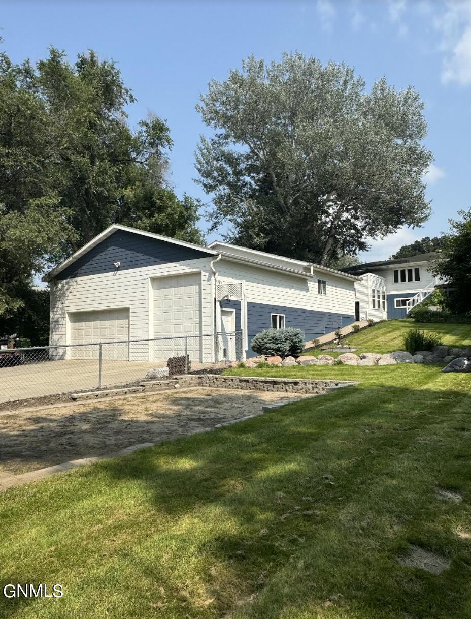 Washington St, Bismarck, ND 58501