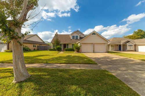 3118 Kempwood Dr, Sugar Land, TX, 77479-1832 | Card Image