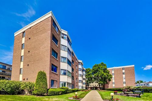 201w-5500 Lincoln Ave, Morton Grove, IL, 60053-3410 | Card Image