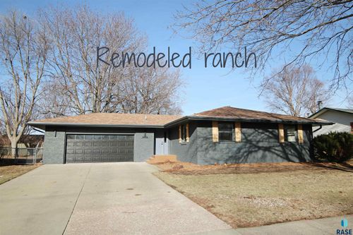 4413 S Lewis Ave Avenue, Sioux Falls, SD, 57103 | Card Image