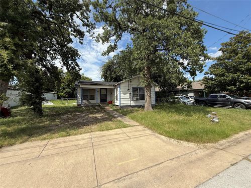 3905 Ermis St, Haltom City, TX, 76111-6621 | Card Image