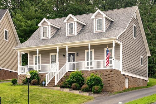 209 Bell Creek Dr, STAUNTON, VA, 24401-8374 | Card Image