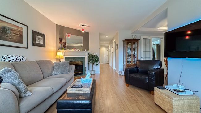 107 - 15550 26 Av Avenue, Townhouse with 3 bedrooms, 2 bathrooms and 2 parking in White Rock BC | Image 5
