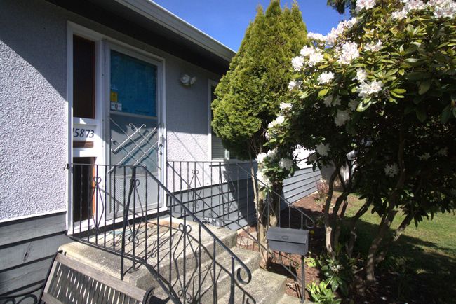 15873 Vine Avenue, House other with 2 bedrooms, 1 bathrooms and 5 parking in White Rock BC | Image 1