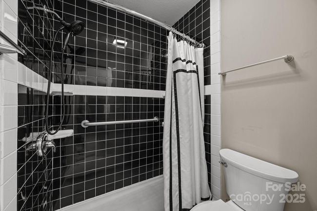 68 Wiltshire Cir, Condo with 2 bedrooms, 2 bathrooms and null parking in Fletcher NC | Image 21
