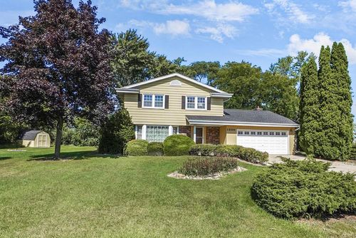 1320 W Lois Lane, Oak Creek, WI, 53154 | Card Image