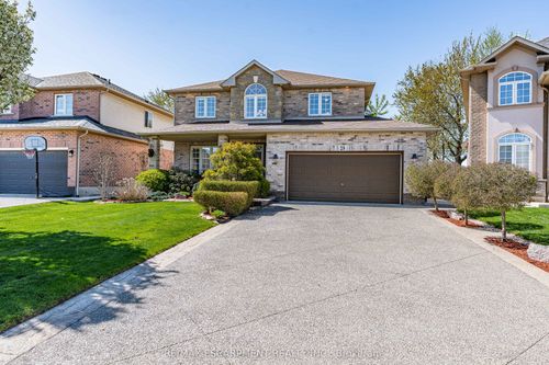 28 Edgecroft Cres, Stoney Creek, ON, L8J3Y6 | Card Image