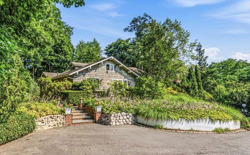 18 Crescent Rd, Great Neck, NY, 11021-2709 | Card Image