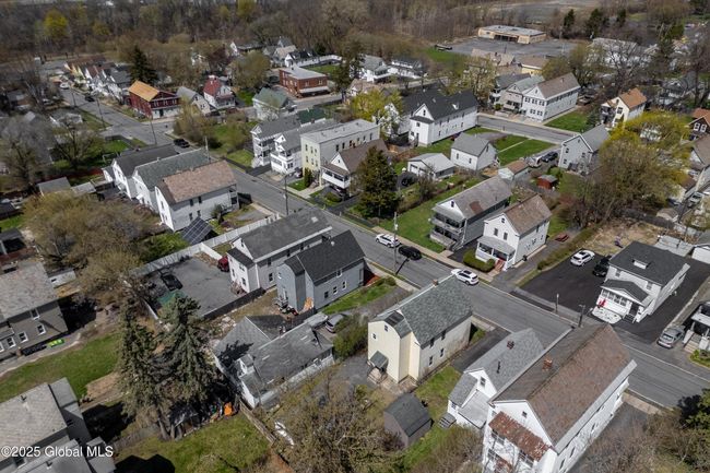 556 Clarendon St, House other with 2 bedrooms, 1 bathrooms and 2 parking in Schenectady NY | Image 24