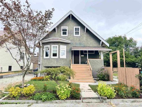 801 London St, New Westminster, BC, V3M3B5 | Card Image