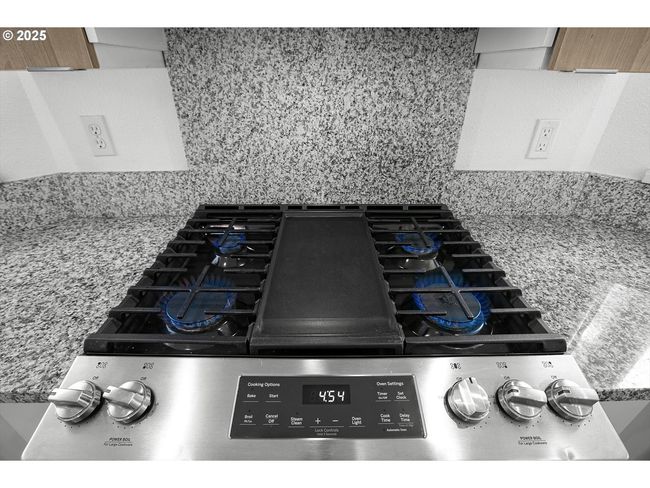 5852 Sw Cupola Dr, Condo with 2 bedrooms, 2 bathrooms and 1 parking in South Beach OR | Image 27