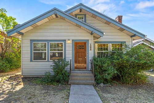 1902 Esplanade Avenue, Klamath Falls, OR, 97601 | Card Image