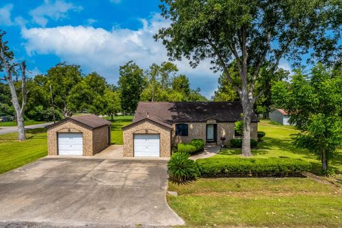 501 Avenue B, Sweeny, TX, 77480-3515 | Card Image