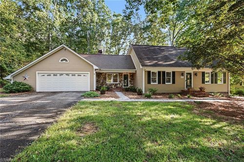 205 Beechwood Dr, Mocksville, NC, 27028-2900 | Card Image