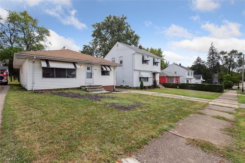 5339 Elmwood Ave, Maple Heights, OH, 44137-2243 | Card Image