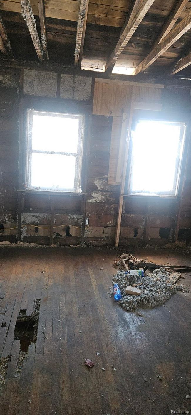 59 W Parkhurst Pl, House other with 5 bedrooms, 2 bathrooms and null parking in Detroit MI | Image 9