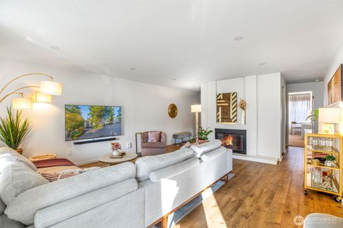 3-3206 80th Ave Se, Mercer Island, WA, 98040-2935 | Card Image
