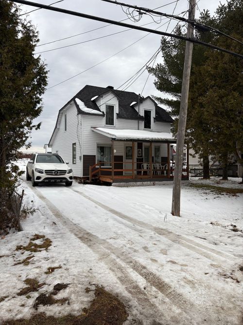 {{alt}} | Card Image