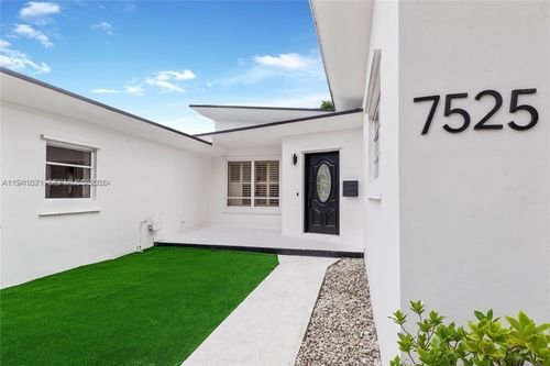 7525 Adventure Ave, North Bay Village, FL, 33141-4107 | Card Image