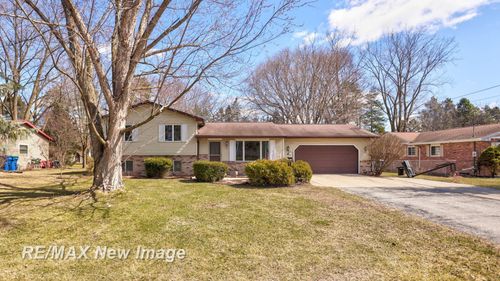 4132 Meadowbrook Dr, Freeland, MI, 48623-8840 | Card Image