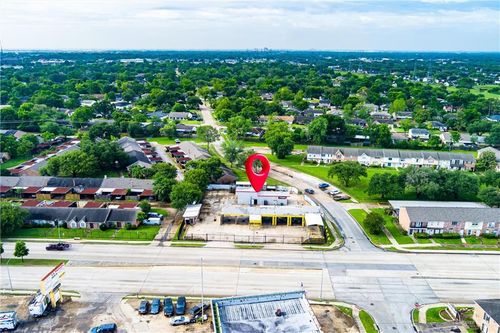 11361 Beechnut St, Houston, TX, 77072-4211 | Card Image