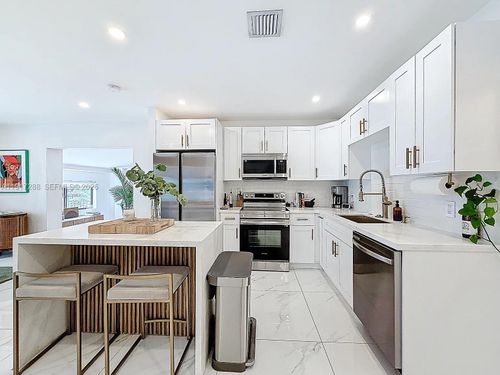 1367 Nw 41st St, Miami, FL, 33142-4889 | Card Image