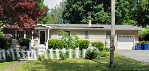 23 Violet Pl, Rhinebeck, NY, 12572-1621 | Card Image