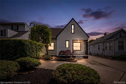 22502 Beach St, Saint Clair Shores, MI, 48081-2340 | Card Image