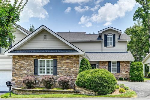 43 Towne Place Dr, Hendersonville, NC, 28792-5806 | Card Image