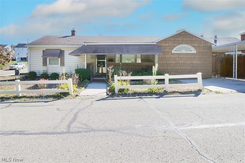 742 Jeanette Ave, Steubenville, OH, 43952-1253 | Card Image